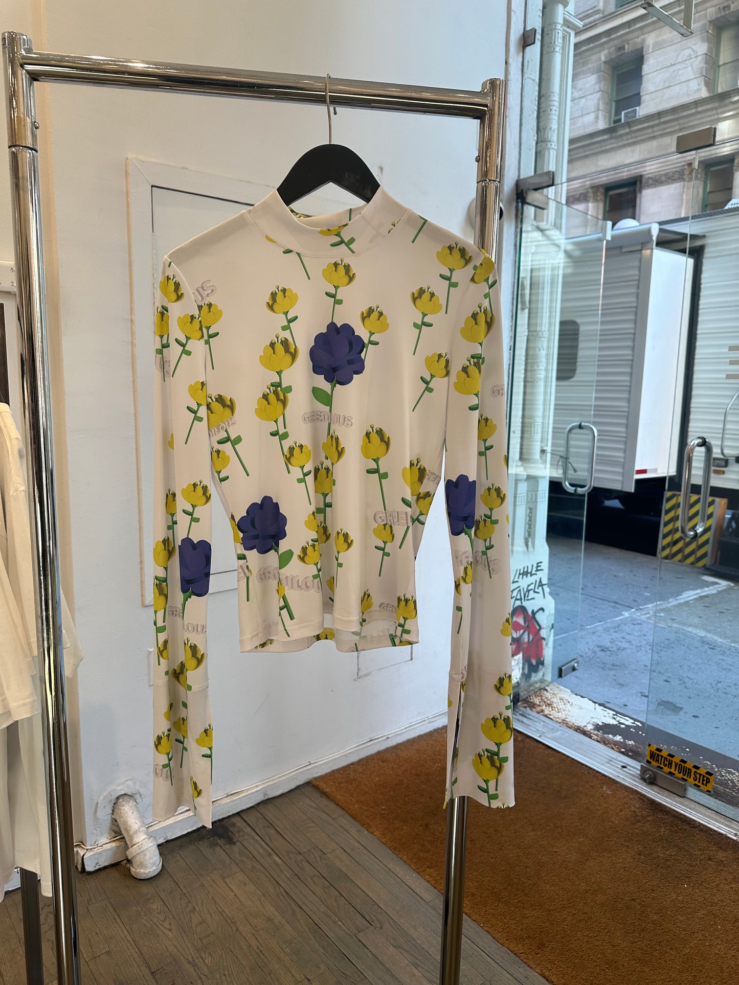 Greedilous mock neck top
